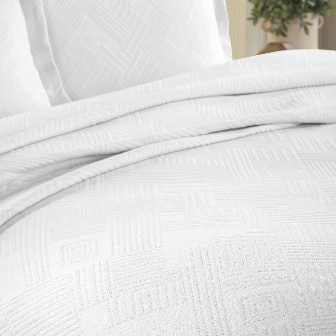 Lightweight Cotton Bedspread Sets 3-Piece Geometric Fret Jacquard Matelassé