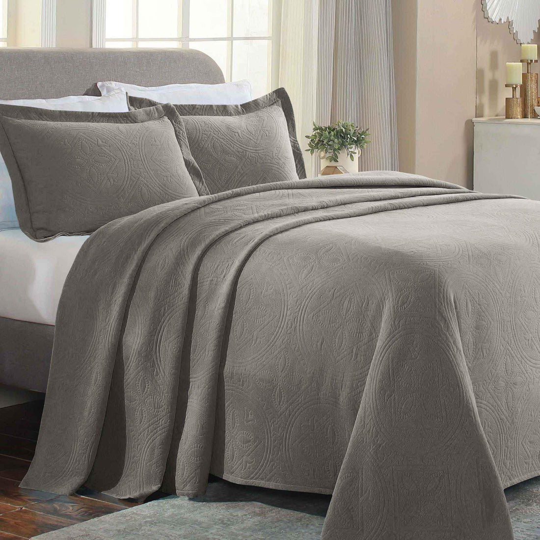 Lightweight Cotton Bedspread Sets 3-Piece Celtic Circle Jacquard Matelassé